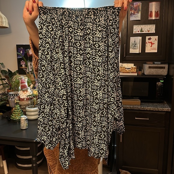 HOLLISTER | Bohemian Flowy Skirt with Elastic Waist - Picture 1 of 4